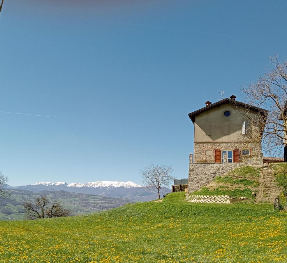 Casale Monte Valestra Bed and Breakfast Bebbio Exteriör bild