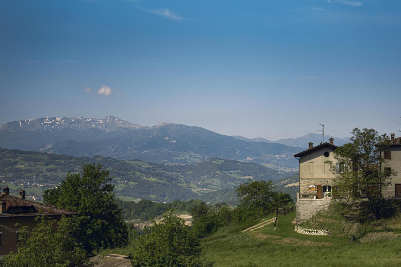 Casale Monte Valestra Bed and Breakfast Bebbio Exteriör bild