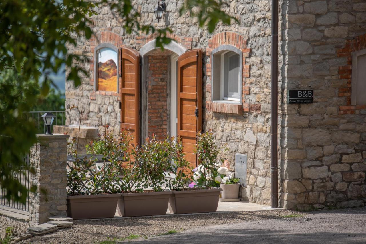 Casale Monte Valestra Bed and Breakfast Bebbio Exteriör bild