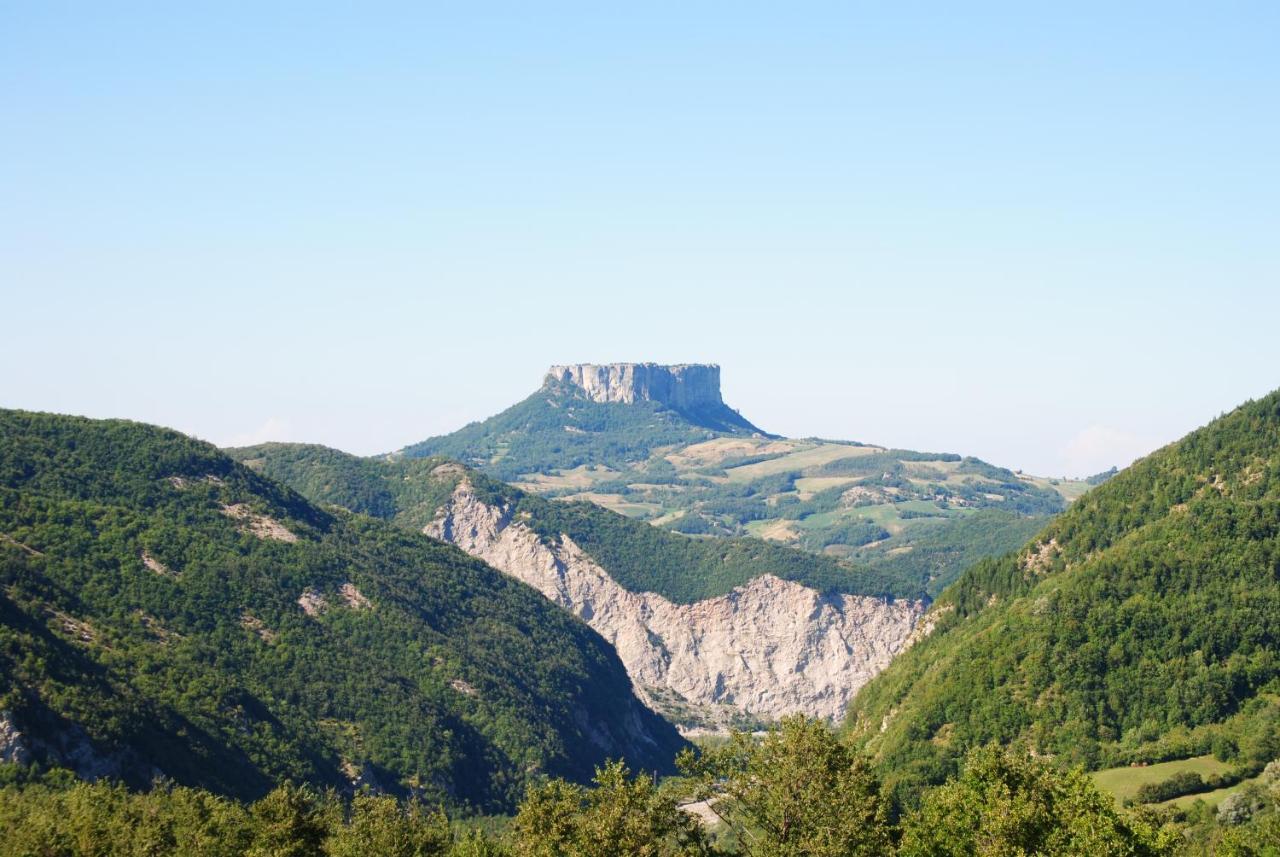 Casale Monte Valestra Bed and Breakfast Bebbio Exteriör bild