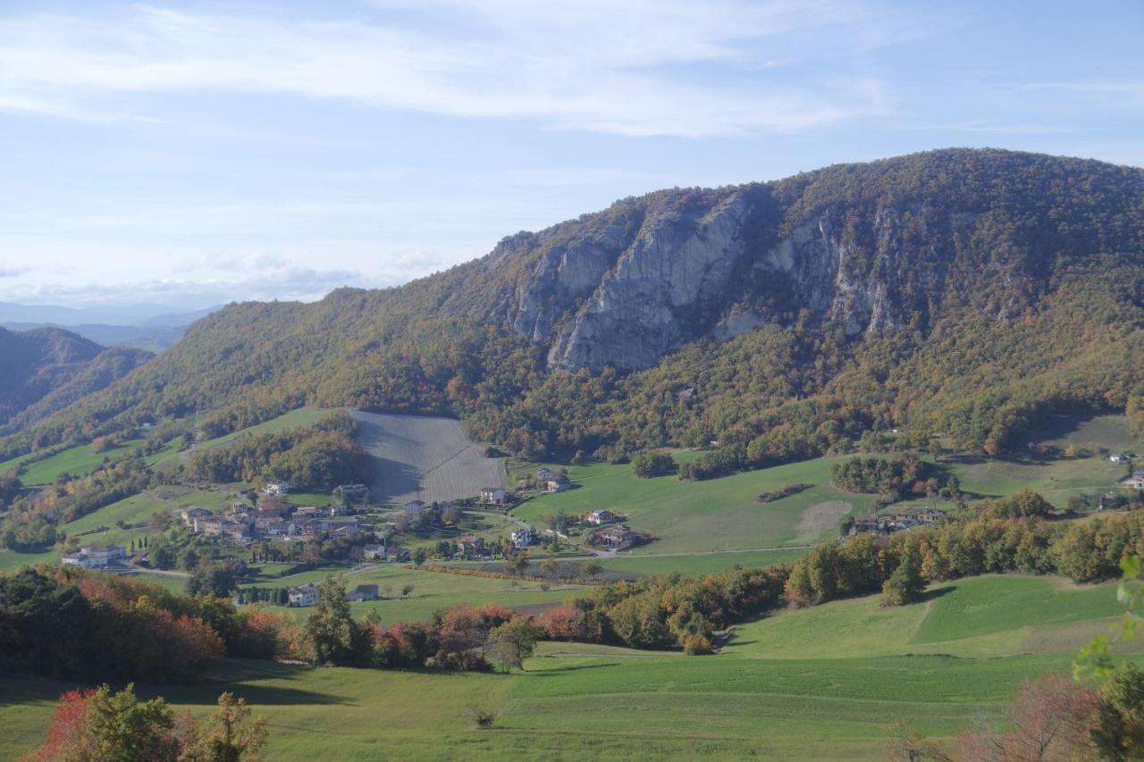 Casale Monte Valestra Bed and Breakfast Bebbio Exteriör bild