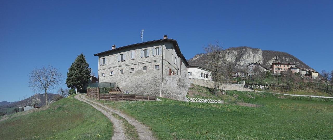 Casale Monte Valestra Bed and Breakfast Bebbio Exteriör bild