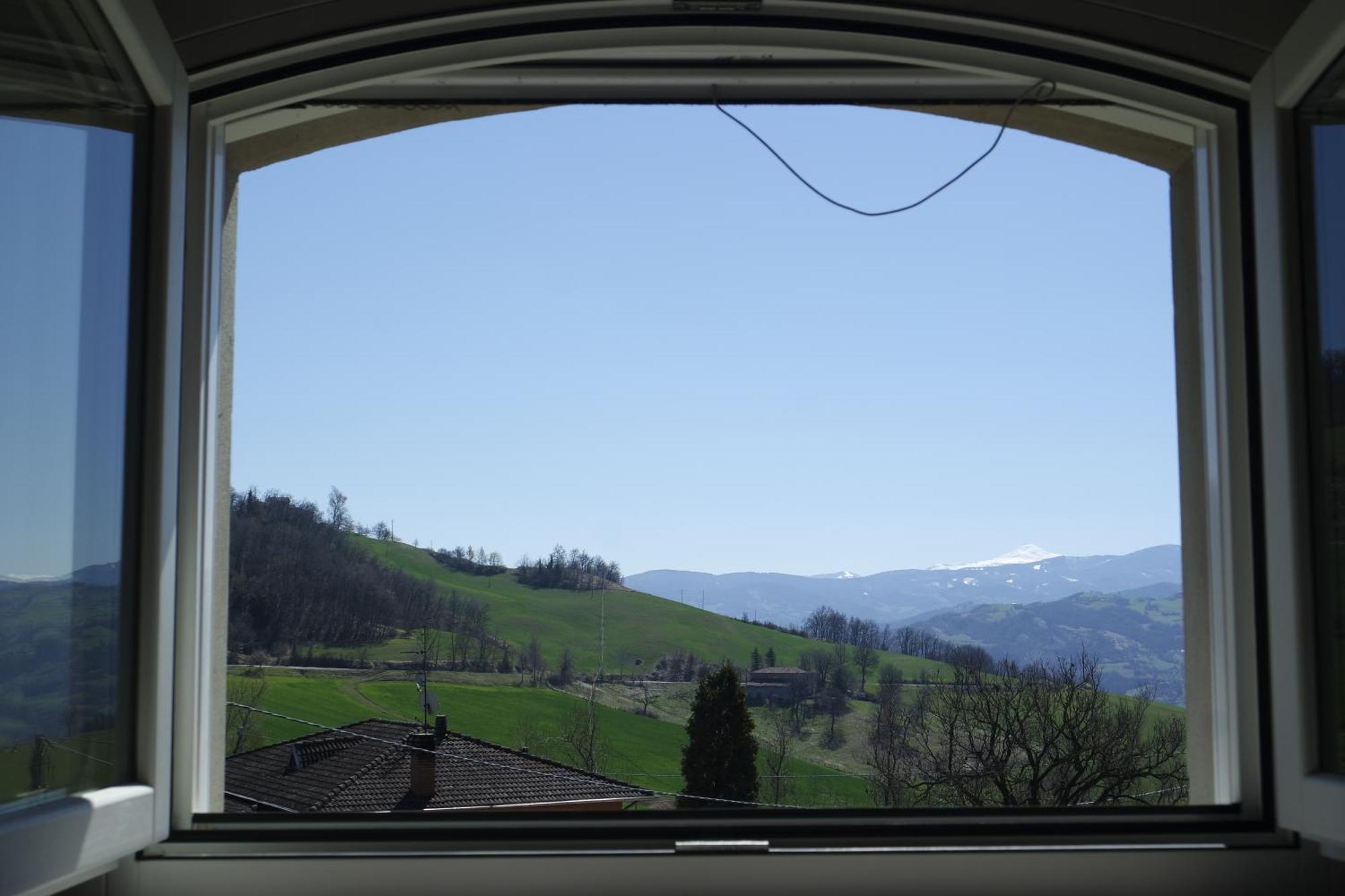 Casale Monte Valestra Bed and Breakfast Bebbio Exteriör bild