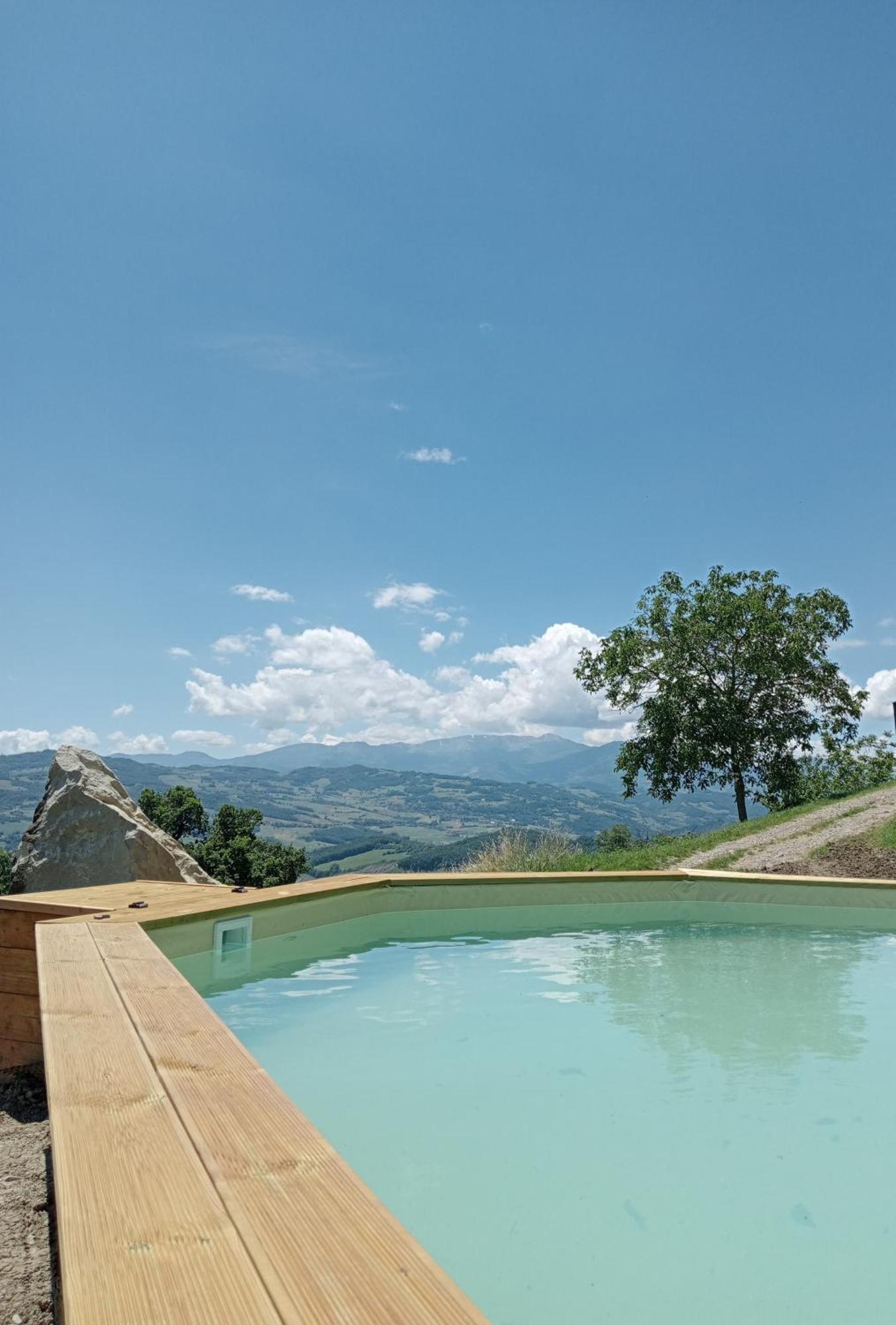 Casale Monte Valestra Bed and Breakfast Bebbio Exteriör bild