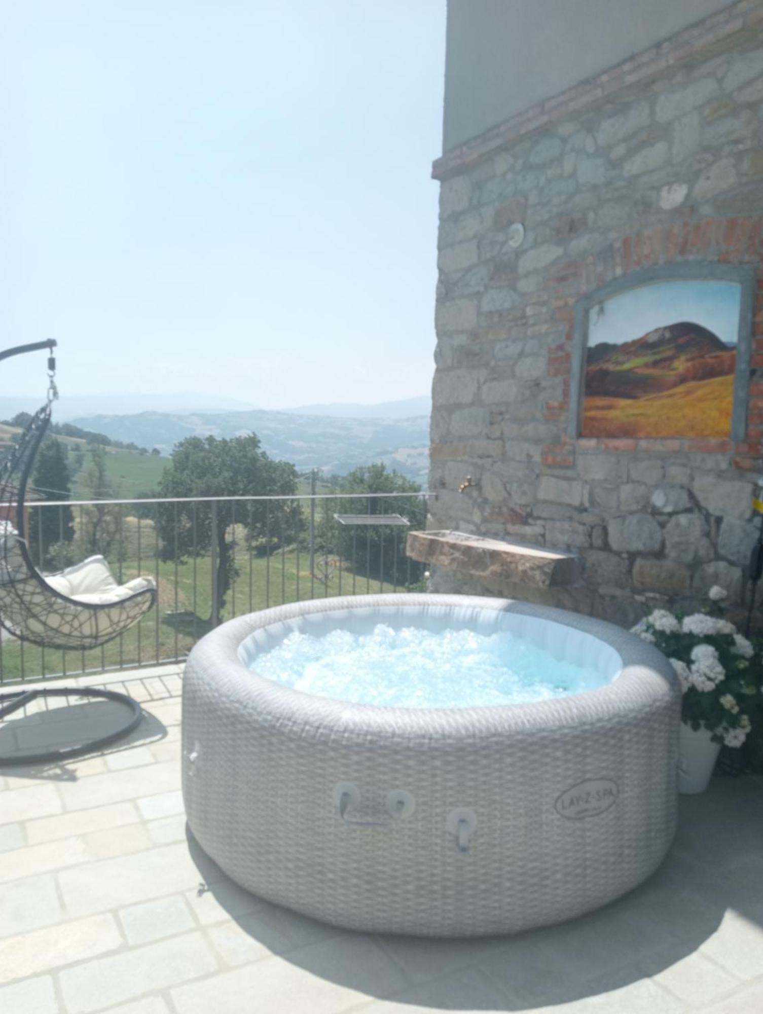 Casale Monte Valestra Bed and Breakfast Bebbio Rum bild