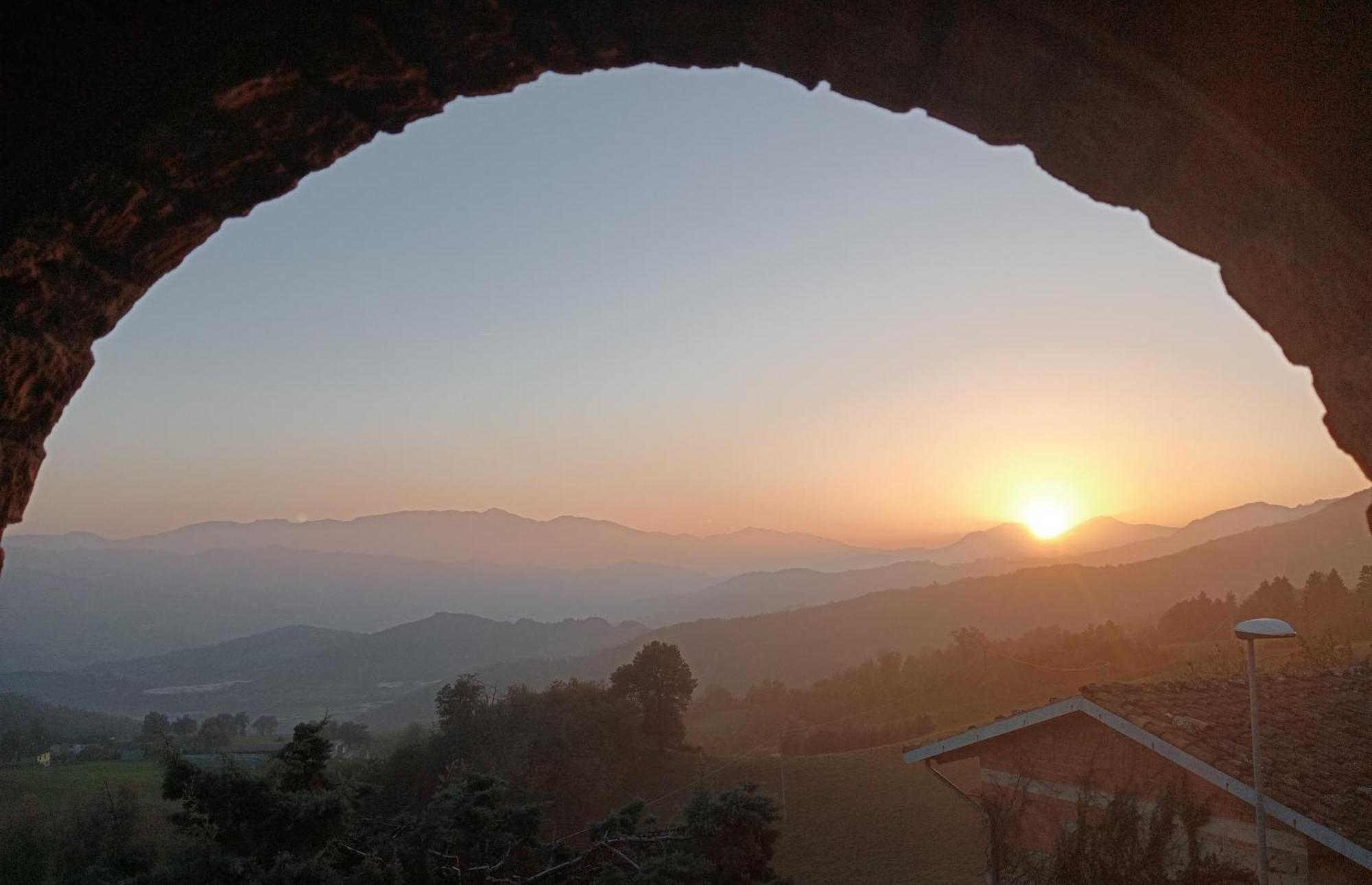 Casale Monte Valestra Bed and Breakfast Bebbio Rum bild